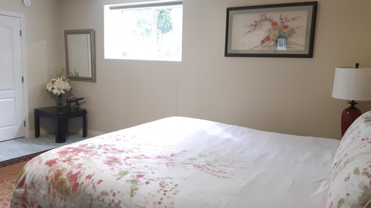 Lakeview House With 4 Rooms Kelowna Near Downtown & Knox Moutain Екстер'єр фото