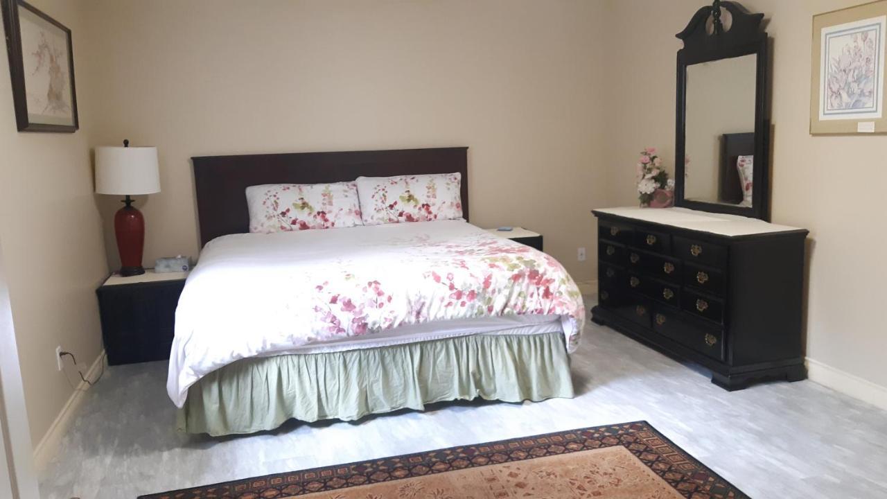 Lakeview House With 4 Rooms Kelowna Near Downtown & Knox Moutain Екстер'єр фото