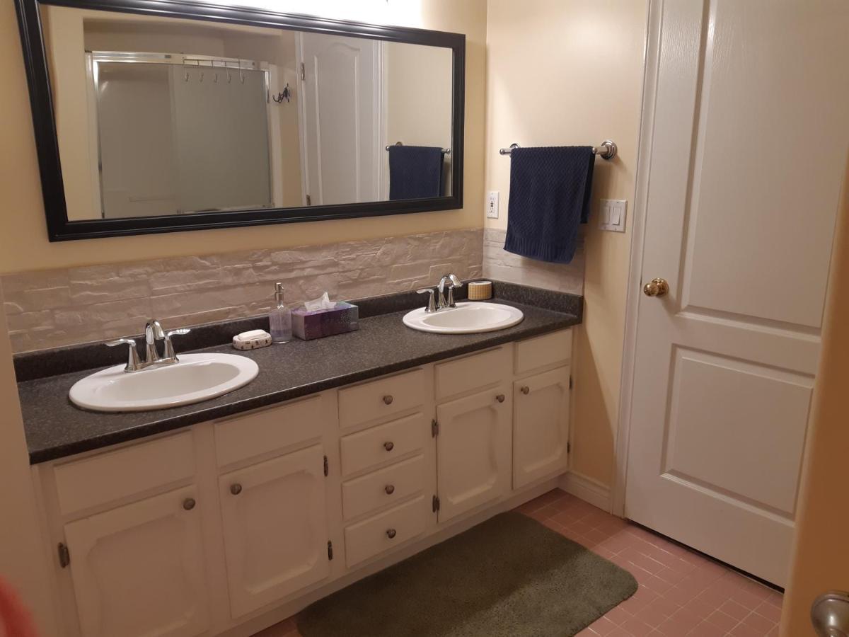 Lakeview House With 4 Rooms Kelowna Near Downtown & Knox Moutain Екстер'єр фото