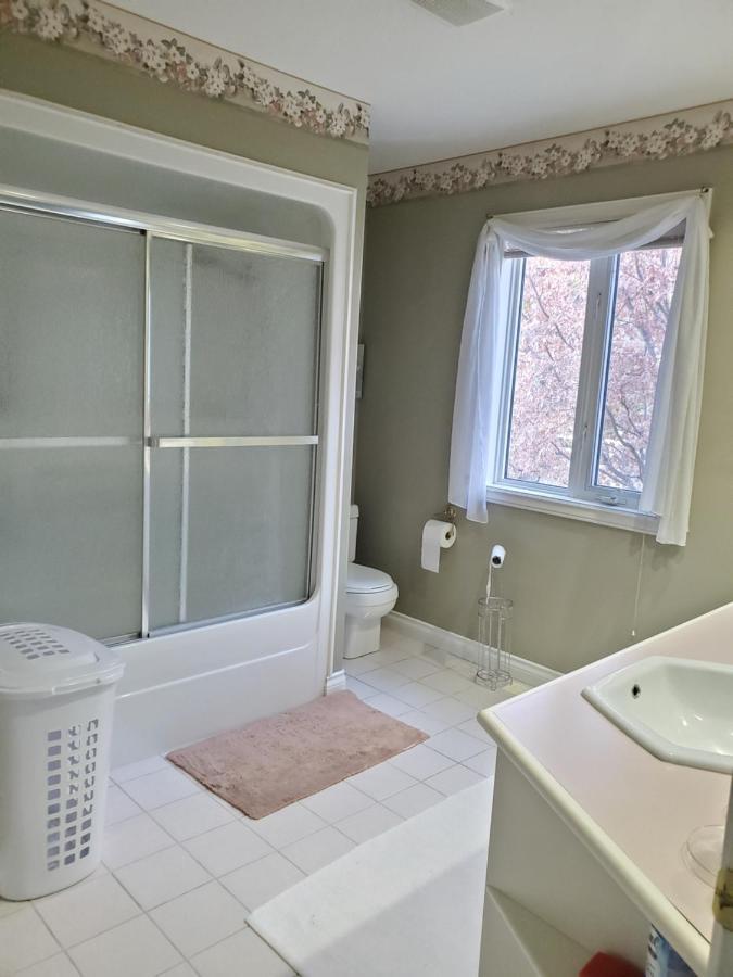 Lakeview House With 4 Rooms Kelowna Near Downtown & Knox Moutain Екстер'єр фото