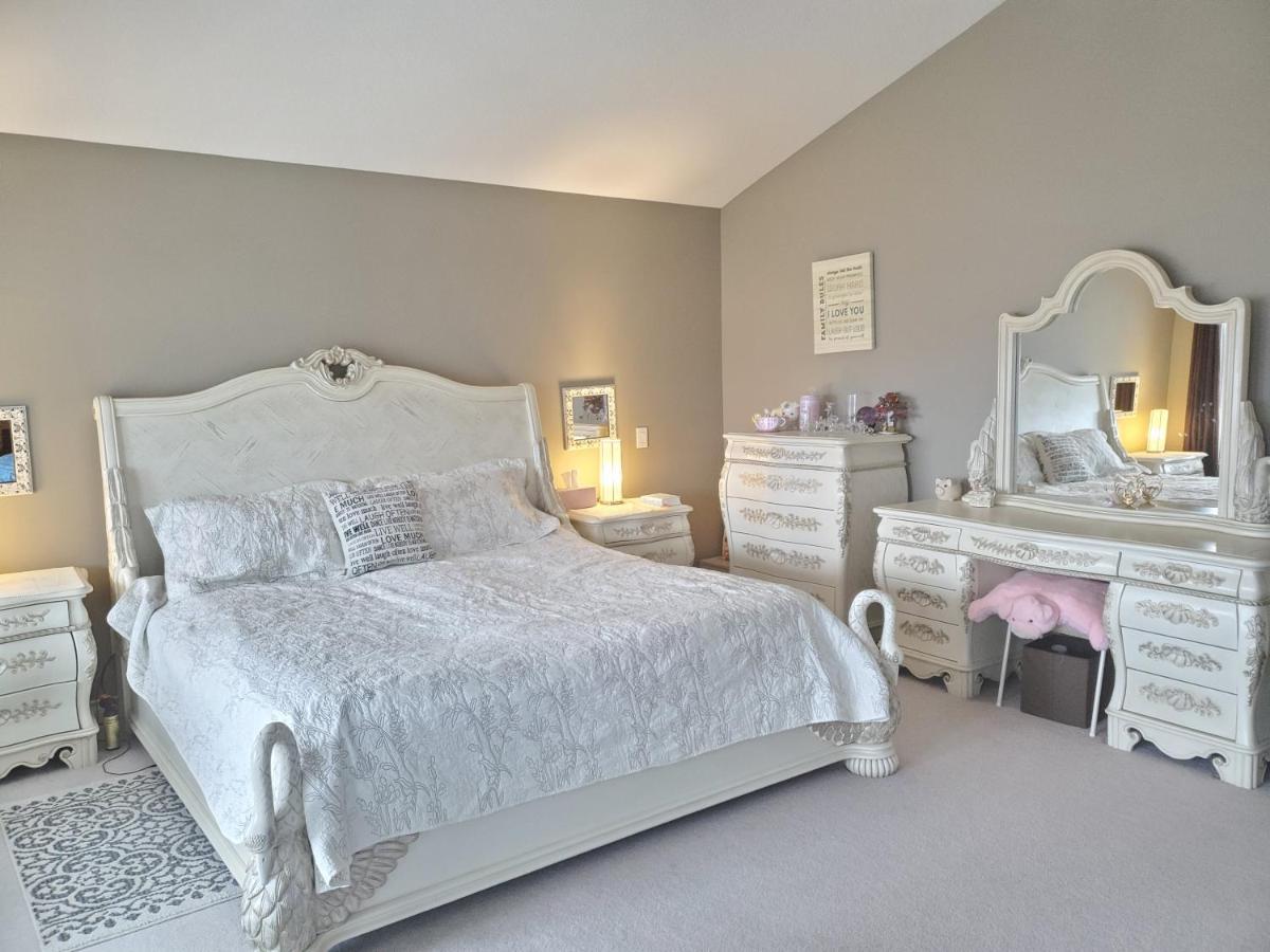 Lakeview House With 4 Rooms Kelowna Near Downtown & Knox Moutain Екстер'єр фото
