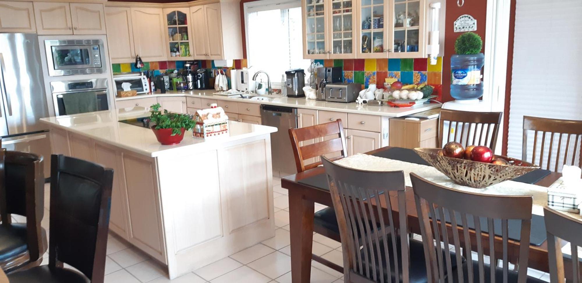 Lakeview House With 4 Rooms Kelowna Near Downtown & Knox Moutain Номер фото