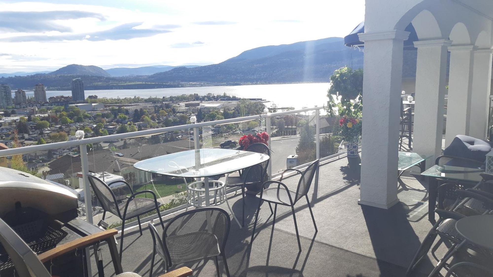 Lakeview House With 4 Rooms Kelowna Near Downtown & Knox Moutain Номер фото