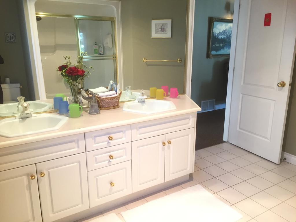 Lakeview House With 4 Rooms Kelowna Near Downtown & Knox Moutain Екстер'єр фото